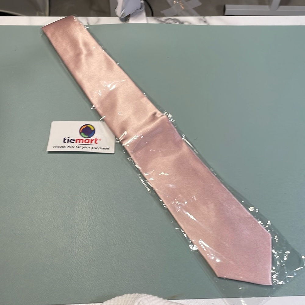 NWT🏷️ Blush pink neck tie